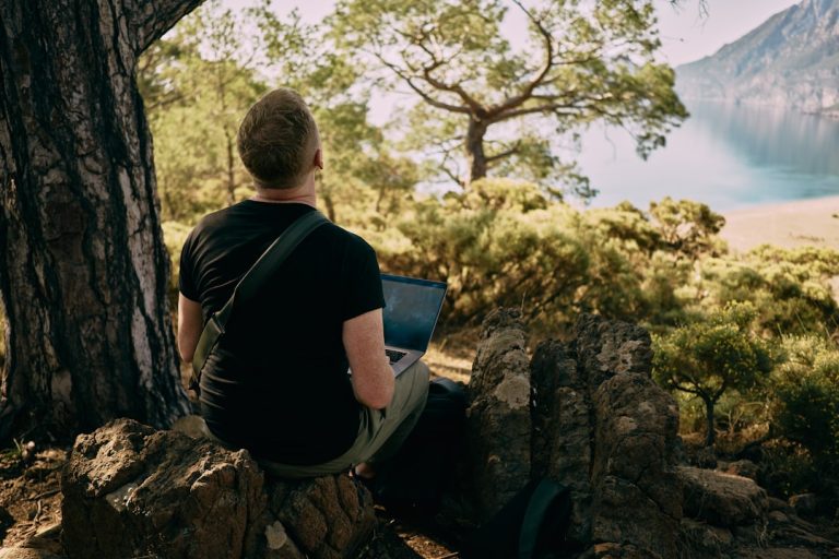 Live the Adventure: Your Comprehensive Guide to Earning Online as a Digital Nomad Through Services, Products, and Audience Monetization